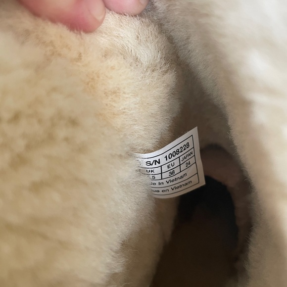 UGG Airehart Boots - Picture 12 of 14